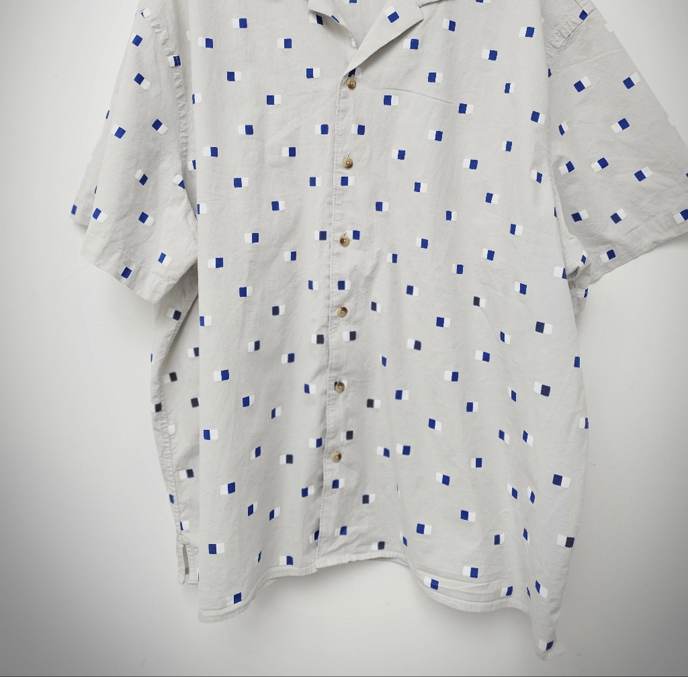 Old Navy Casual White and Blue Patterened Shirt